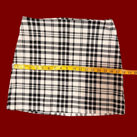 🖤 L.A. Hearts Black & White Plaid Mini Skirt (Size M) - Picture 5 of 8